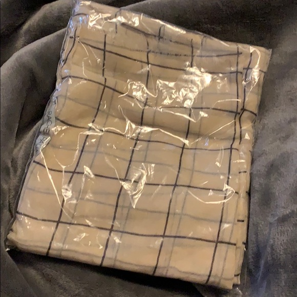 Grid pattern scarf - Picture 4 of 4